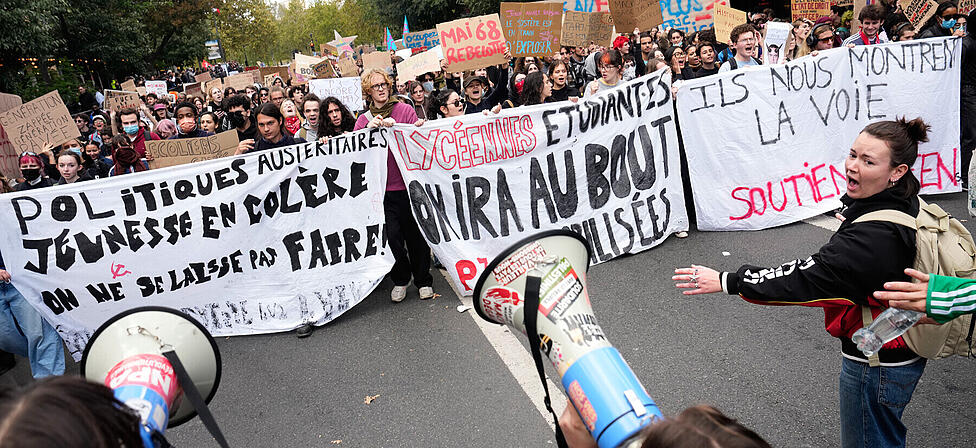 In Paris demonstrieren Sch&uuml;ler seit Wochen gegen unterfinanzierte Schulen. (Archiv)