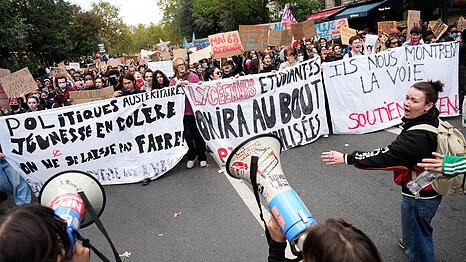 In Paris demonstrieren Sch&uuml;ler seit Wochen gegen unterfinanzierte Schulen. (Archiv)