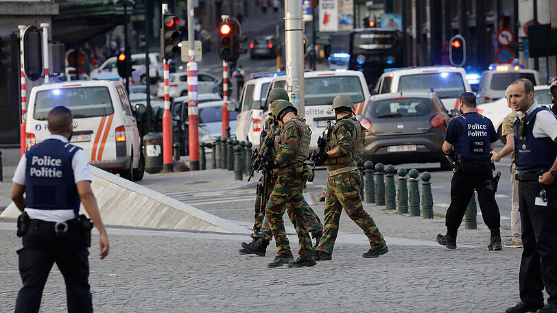 Soldaten am Bahnhof Central in Brüssel.