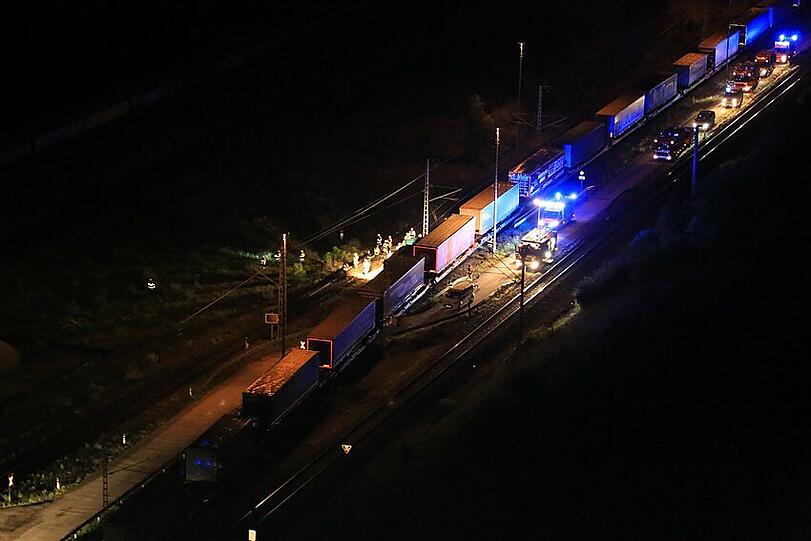 Im Einsatz waren zahlreiche Rettungskräfte, auch ein Hubschrauber.