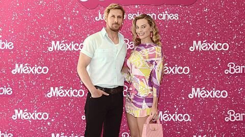Mit ihrem "Barbie"-Film sorgten Ryan Gosling und Margot Robbie weltweit für Aufsehen. Das Duo arbeitet weiter zusammen - und Produzent Josey McNamara schwärmt, wie wunderbar die beiden zusammen seien.