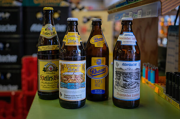 Hier findet man neben dem Bier gängiger Brauereien auch solche, die in klassischen Münchner Getränkemärkten oft nicht zu finden sind. Hier findet man neben dem Bier gängiger Brauereien auch solche, die in klassischen Münchner Getränkemärkten oft nicht zu finden sind.