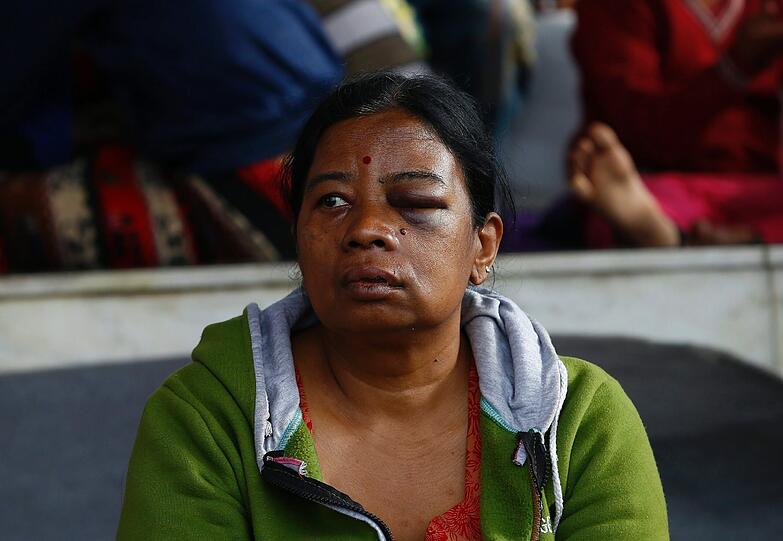 Ausnahmezustand in Kathmandu: Nach dem schwersten Erdbeben seit über 80 Jahren wurde in Nepal der Notstand ausgerufen. Die erschütternden Bilder.