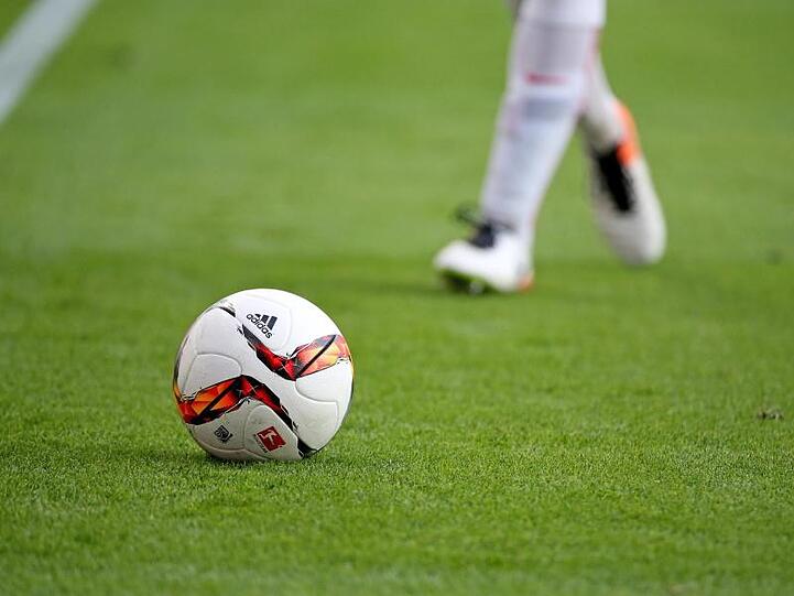 Ein Fußball-Spiel. Foto: Jan Woitas/dpa-Zentralbild/dpa/Symbolbild