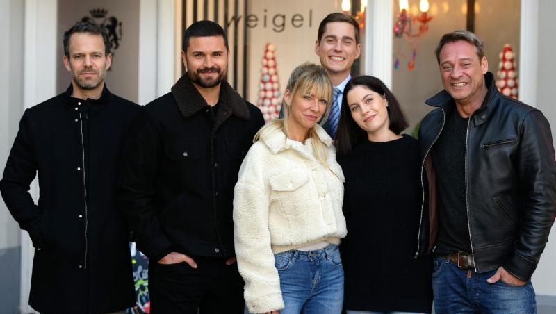 Die Stars von "Unter uns": Ben Ruedinger (l-r), Milos Vukovic, Isabell Hertel, Timothy Boldt, Valea Scalabrino und Kai Noll. Die Stars von "Unter uns": Ben Ruedinger (l-r), Milos Vukovic, Isabell Hertel, Timothy Boldt, Valea Scalabrino und Kai Noll.