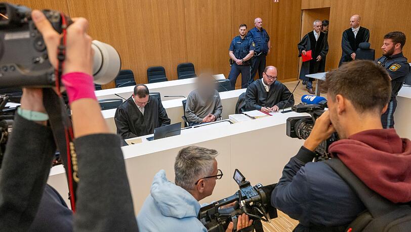 Die Angeklagten streiten die Vorwürfe ab. (Archivbild)