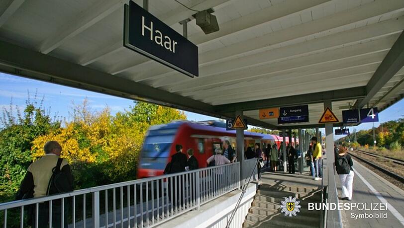 Hier am Banhnsteig im Bahnhof Haar geriet das Paar in Streit. (Symbolbild) Hier am Banhnsteig im Bahnhof Haar geriet das Paar in Streit. (Symbolbild)