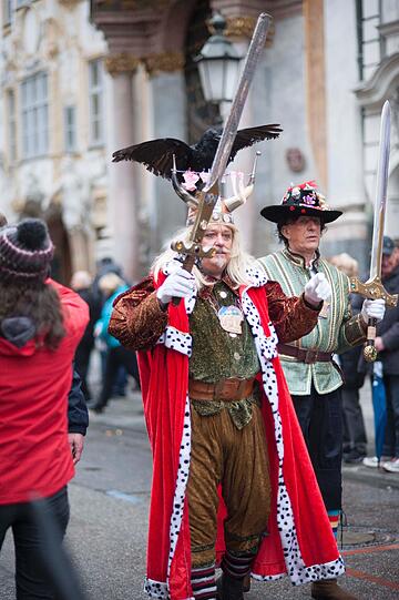 Die Damischen Ritter in Aktion: Impressionen vom Faschingszug durch die Altstadt am Sonntag.