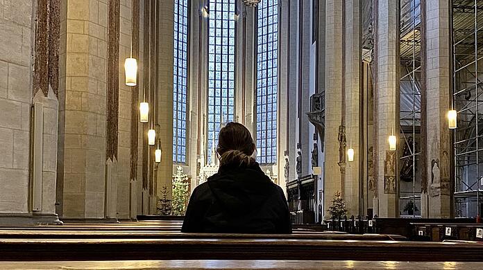 Julia P. ist gläubig, aus der Kirche will sie trotzdem austreten. (Symbolfoto)
