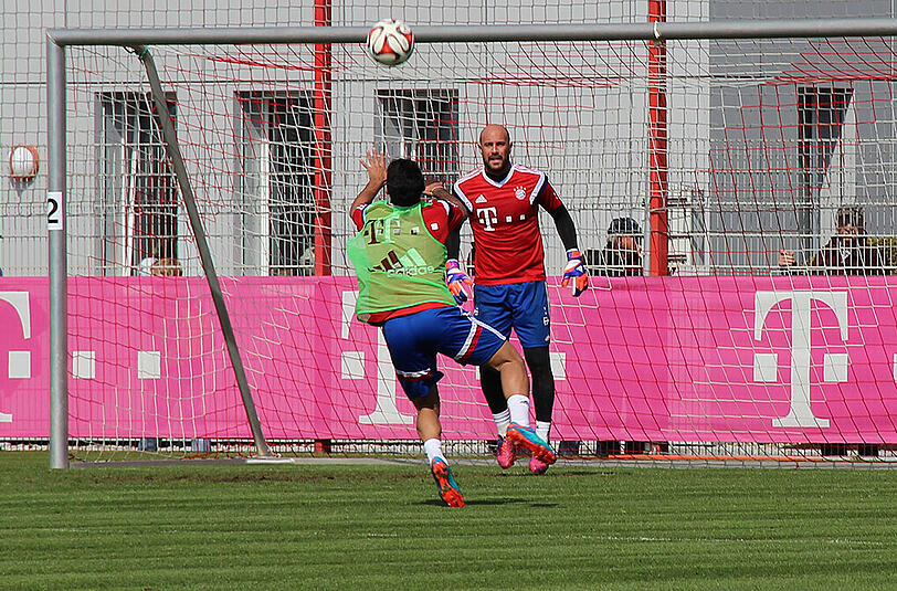 Der FC Bayern absolvierte vor den Augen von Zinedine Zidane eine lockere Trainingseinheit.