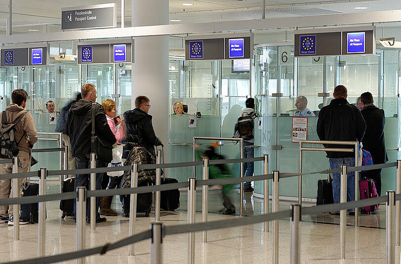 Gleich zwei Männer innerhalb kurzer Zeit konnte die Polizei am Münchner Flughafen festnehmen. (Archivbild)