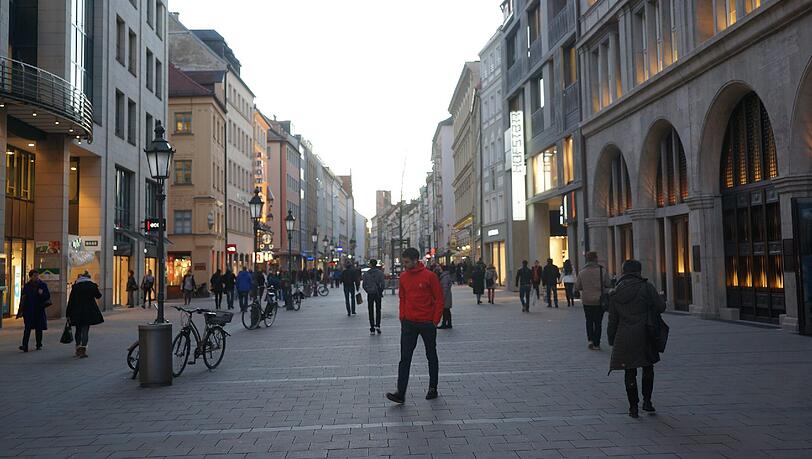 Ungestört flanieren: In diesem Abschnitt der Sendlinger Straße funktioniert das schon. Ungestört flanieren: In diesem Abschnitt der Sendlinger Straße funktioniert das schon.