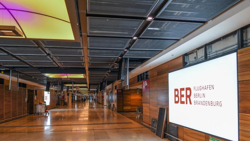 Flughafen-Chef Engelbert Lütke Daldrup hat einen neuen konkreten Eröffnungstermin für den BER verkündet. Flughafen-Chef Engelbert Lütke Daldrup hat einen neuen konkreten Eröffnungstermin für den BER verkündet.