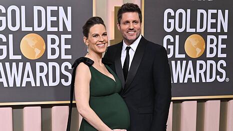 Hilary Swank und Philip Schneider sind seit 2023 Eltern von Zwillingen.