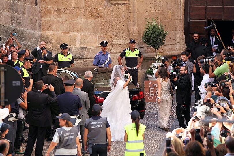 Elisabetta Canalis hat auf Sardinien den Chirurgen Brian Perri geheiratet.