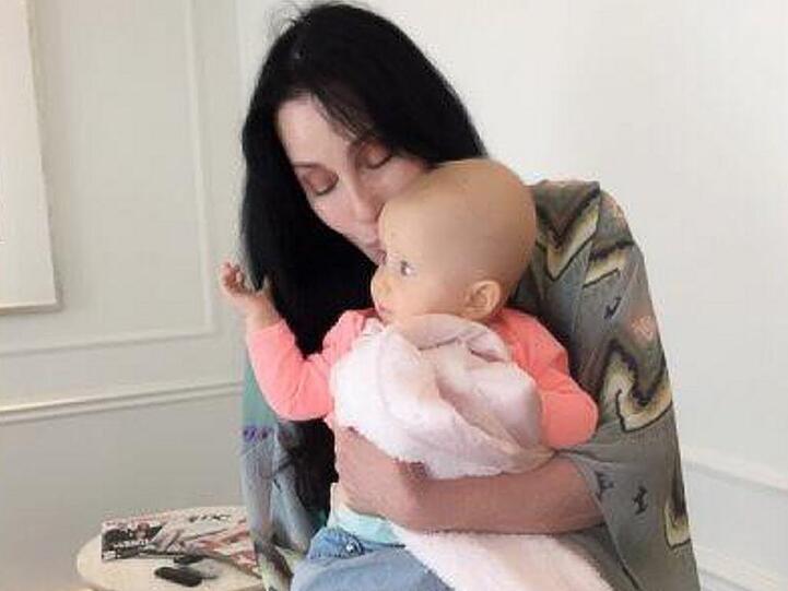 Cher und der unbekannte kleine Freund