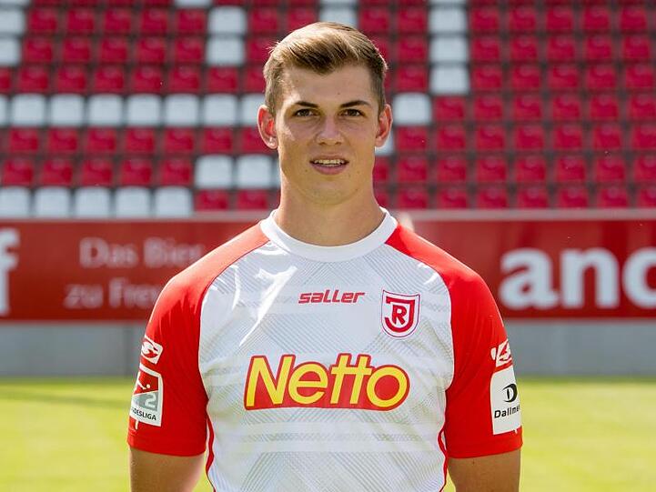 Fußballspieler Kevin Hoffmann vom SSV Jahn Regensburg. Foto: Armin Weigel/Archivbild