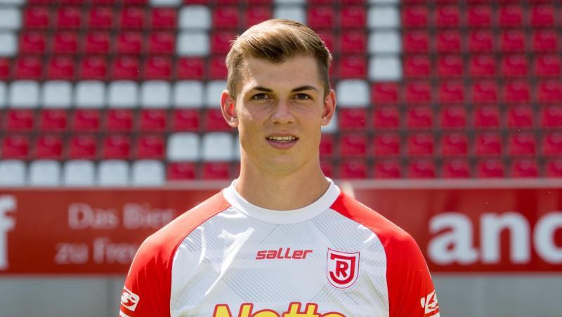 Fußballspieler Kevin Hoffmann vom SSV Jahn Regensburg. Foto: Armin Weigel/Archivbild Fußballspieler Kevin Hoffmann vom SSV Jahn Regensburg. Foto: Armin Weigel/Archivbild