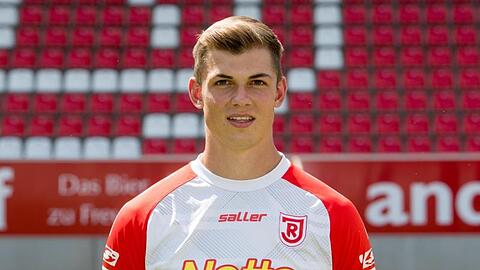 Fußballspieler Kevin Hoffmann vom SSV Jahn Regensburg. Foto: Armin Weigel/Archivbild