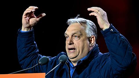 Regierungschef Orban will nach 16 Jahren weiter an der Macht bleiben.