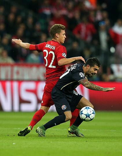 JOSHUA KIMMICH, NOTE 2: Champions-League-Debüt in der Startelf. Der Alonso-Vertreter löste seine Aufgabe prächtig, bestach mit gutem Zweikampfverhalten und viel Dynamik. Wird immer besser.