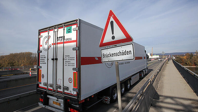 Bei Schnaittach ist ein Lkw-Fahrer von einer Brücke der A9 gestürtzt. (Symbolfoto) Bei Schnaittach ist ein Lkw-Fahrer von einer Brücke der A9 gestürtzt. (Symbolfoto)