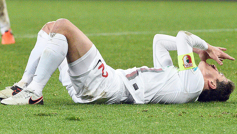 Der Niederländer Paul Verhaegh steht seit Juli 2010 beim FC Augsburg unter Vertrag. Der Niederländer Paul Verhaegh steht seit Juli 2010 beim FC Augsburg unter Vertrag.