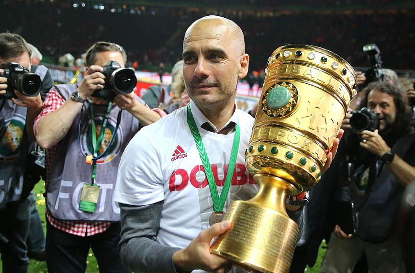 Der DFB-Pokal beim Double 2016 war Guardiolas 21. Titel als Trainer.