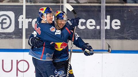 Yasin Ehlitz (r.) feiert seinen Siegtreffer zum 3:2 in der Verlängerung.
