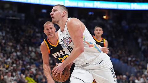 Nikola Jokic ragt heraus.