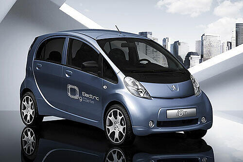 Erinnert nicht zufällig an den Mitsubishi iMIEV:der Peugeot iOn