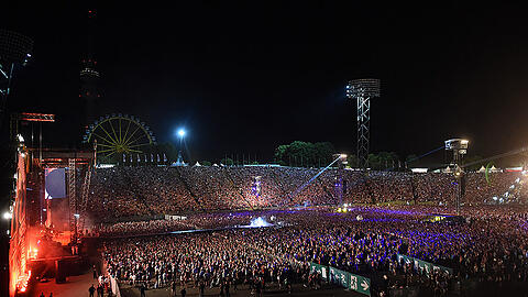 Andreas Gabalier durfte sich bei seinem Konzert im Juli 2016 über ein volles Olympiastadion freuen. Im nächsten Jahr spielt er dort wieder. Wer 2017 noch alles im Olympiastadion zu sehen sein wird, sehen Sie in unserer Bilderstrecke.