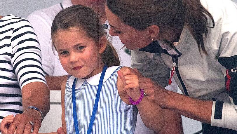 Prinzessin Charlotte, hier mit Mama Kate, darf ab September die Schulbank drücken Prinzessin Charlotte, hier mit Mama Kate, darf ab September die Schulbank drücken