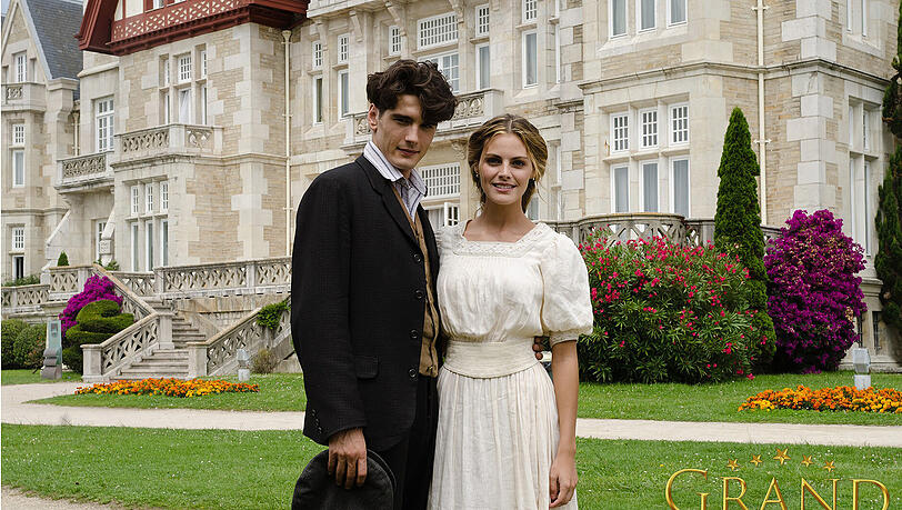 Gewinnen Sie mit der AZ zwei Karten für die exklusive Vorführung der Serie "Grand Hotel" im Bayerischen Hof! Gewinnen Sie mit der AZ zwei Karten für die exklusive Vorführung der Serie "Grand Hotel" im Bayerischen Hof!