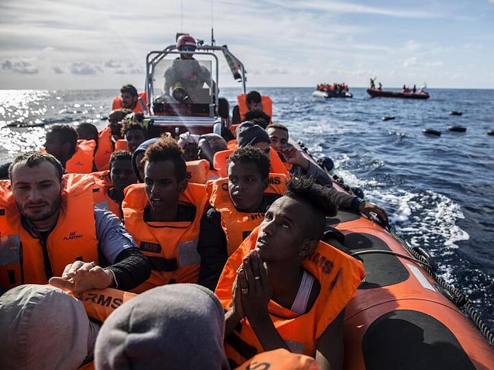 Vor Libyen rettet die spanischen Hilfsorganisation Proactiva Open Arms Migranten aus dem Mittelmeer.