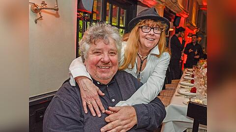 So sieht Michael Schanze (2023 mit Partnerin Uschi Köhl) nicht mehr aus.