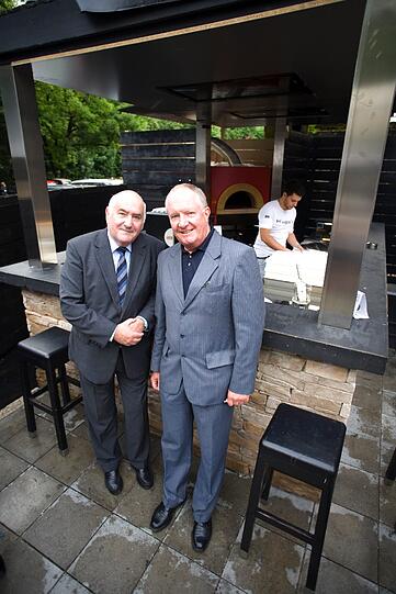 Professor im P1: Werner Weidenfeld (links) mit Christian Timmer.