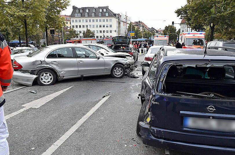 Die Bilder von der Massenkarambolage auf der Nymphenburger Straße.