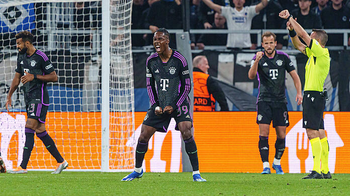 Schrei der Erleichterung: Mathys Tel schießt den FC Bayern in Kopenhagen zum Sieg.