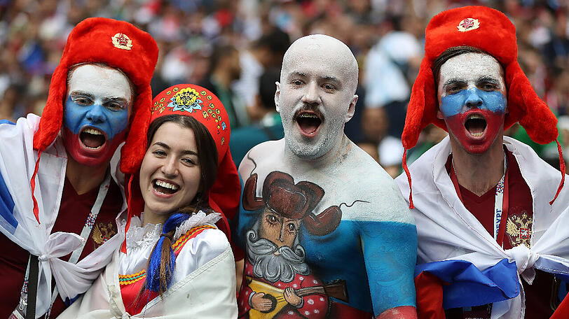Bunt und lebendig: Fußball-Fans aus aller Herren Länder beleben während der Fußball-WM die russischen Städte.