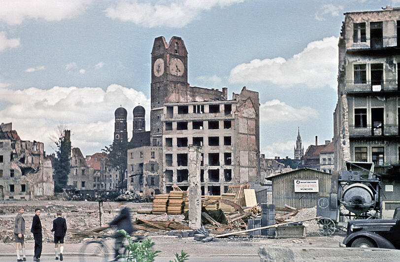 Ein Blick auf die zerstörte Sonnenstraße 1948.