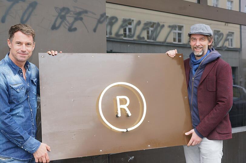 Die neue Registratur in der Müllerstraße: Hier die beiden Chefs Christian Reuter und David Walker...