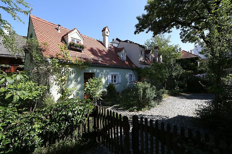 In der Preysingstraße stehen alte Herbergshäuser wie dieses.