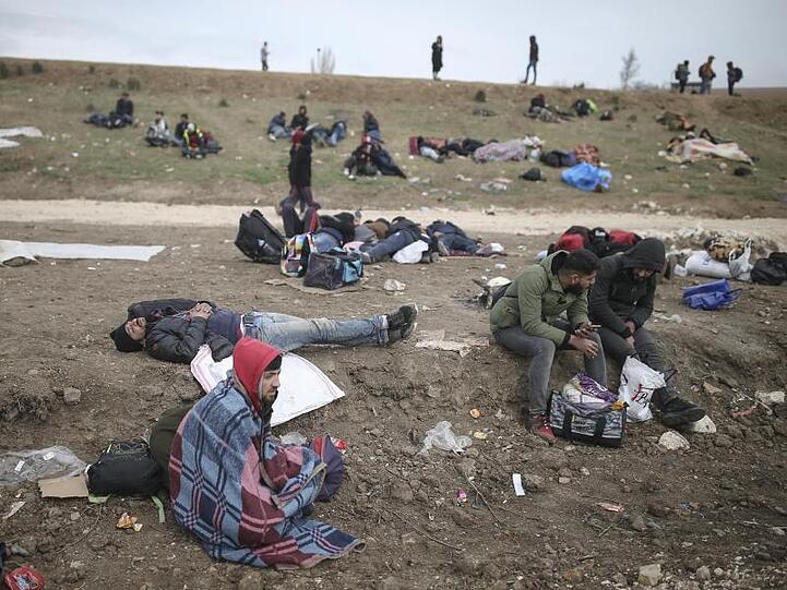 Die Sicherheitsbehörden rechnen mit einem neuen Ansturm von verzweifelten Menschen, die aus der Türkei nach Griechenland und damit in die EU kommen wollen.