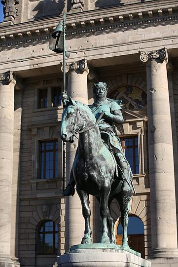 Otto von Wittelsbach: Reiterstandbild im Hofgarten (seit 1911).