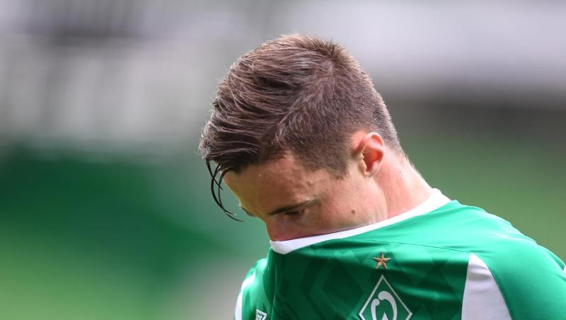Werders Marco Friedl ging bereits zur Halbzeit mit gesenktem Kopf vom Spielfeld.