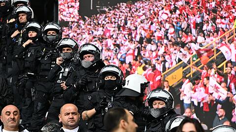 Die Sicherheit rund um Stadien und in den Arenen ist immer wieder Thema.
