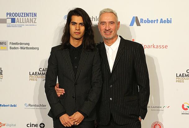 Roland Emmerich auf Heimatbesuch beim Carl-Laemmle-Produzentenpreis mit seinem Mann Omar Soto. Roland Emmerich auf Heimatbesuch beim Carl-Laemmle-Produzentenpreis mit seinem Mann Omar Soto.