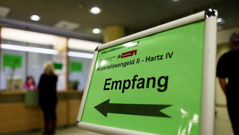 Nach einem Medienbericht geht die Zahl der gegen Hartz-IV-Bezieher verhängten weiter zurück. Foto: Oliver Berg/Symbolbild Nach einem Medienbericht geht die Zahl der gegen Hartz-IV-Bezieher verhängten weiter zurück. Foto: Oliver Berg/Symbolbild