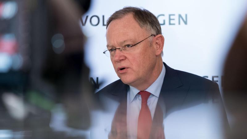 "Der Stand der Dinge ist, dass es keine abschließende Entscheidung des Aufsichtsrats gibt", sagte Niedersachsens Ministerpräsident Stephan Weil. "Der Stand der Dinge ist, dass es keine abschließende Entscheidung des Aufsichtsrats gibt", sagte Niedersachsens Ministerpräsident Stephan Weil.
